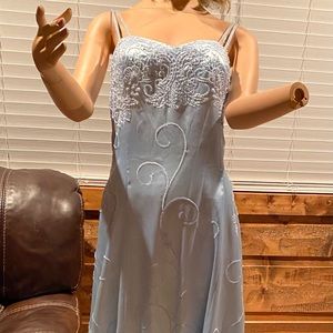 Alyce Designs size 18 (fits like a 12/14)